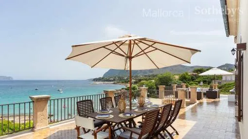 Idyllic mansion with direct access to the beach Idyllic mansion with direct access to the beach